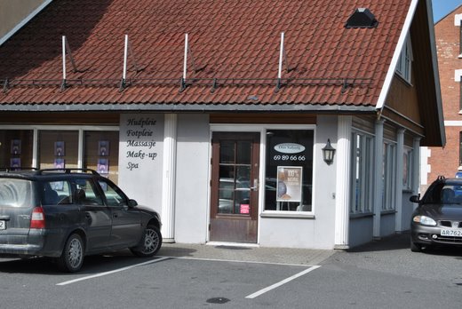 Det har i løpet av natten vært innbrudd hos Din Salong. [i](Foto: Glenn Thomas Nilsen)[/i]