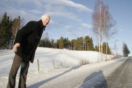 GLEDER SEG: Geir Ove Berg, førstemann i verden som hoppet over 160 meter på ski, kommer til Olaf Ryes minnerenn i Heenskollen om drøye tre uker. [i](Foto: Erik Unaas)[/i]