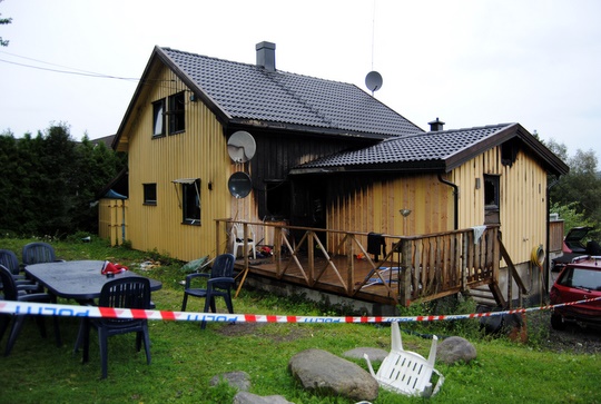 Dette huset ble skadet i brann i Trømborg natt til onsdag. (Foto: Glenn Thomas Nilsen)
