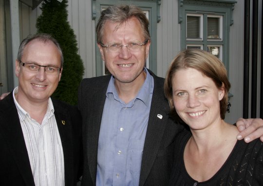 SKAL FRONTE EIDSBERG: Disse representerer flertallskonstellasjonen i Eidsberg kommune etter 13. oktober. Fra v. Øivind Reymert (KrF), ordfører Erik Unaas (Høyre) og varaordfører Maren Hersleth Holsen (Venstre). (Foto: Eidsberg Høyre)